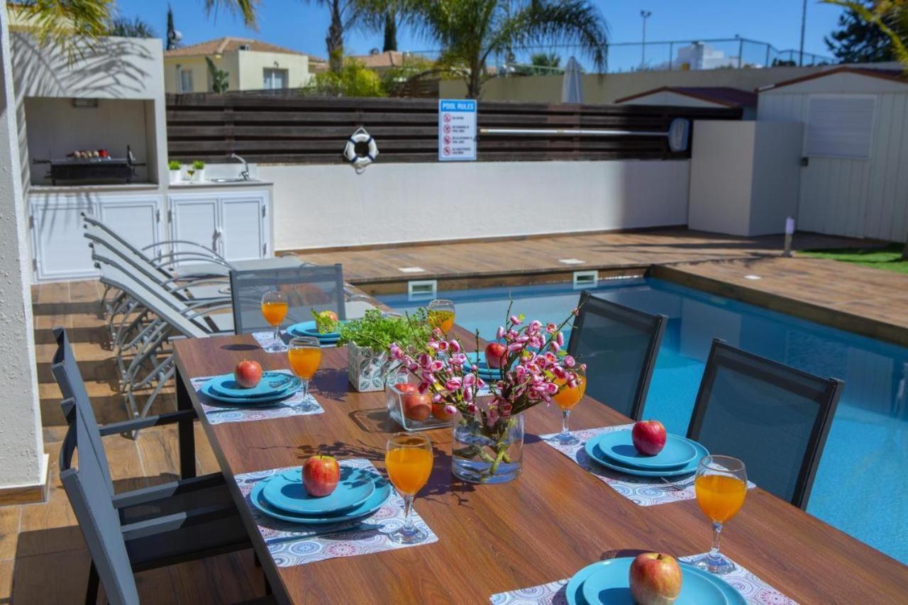 Tsokkos Family Villa - Pool Garden 2' Walk To Beach Protaras Esterno foto